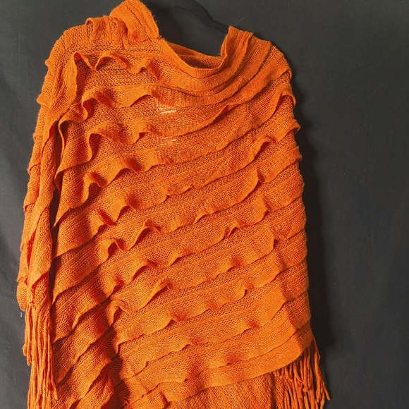 NWT - MAX SPORT RUFFLED PONCHO - Picture 2 of 10